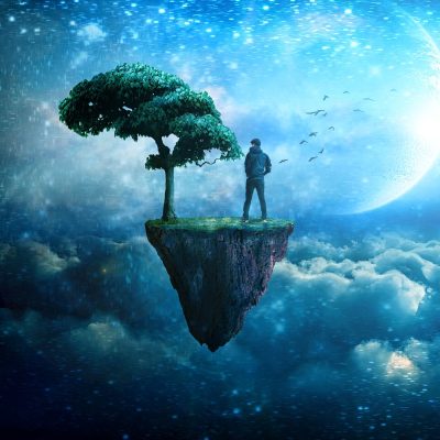 数据编辑林晚在整理多渠道黄金价格对照表格，屏幕上是密密麻麻的报价记录，氛围安静